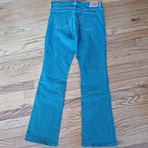 EUC Levi's Slimming Boot Jeans - Women's Size W31/L32